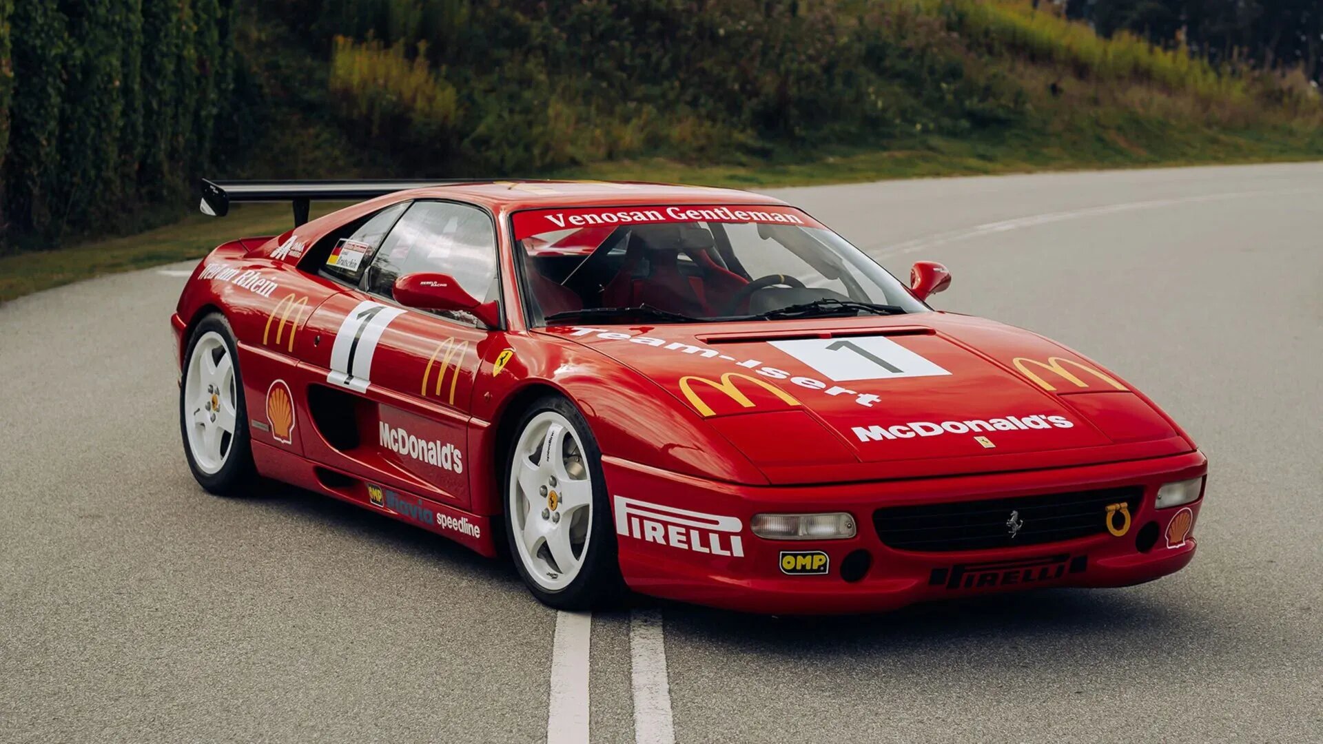 Один из 300 гоночных Ferrari F355 Challenge пустят с молотка