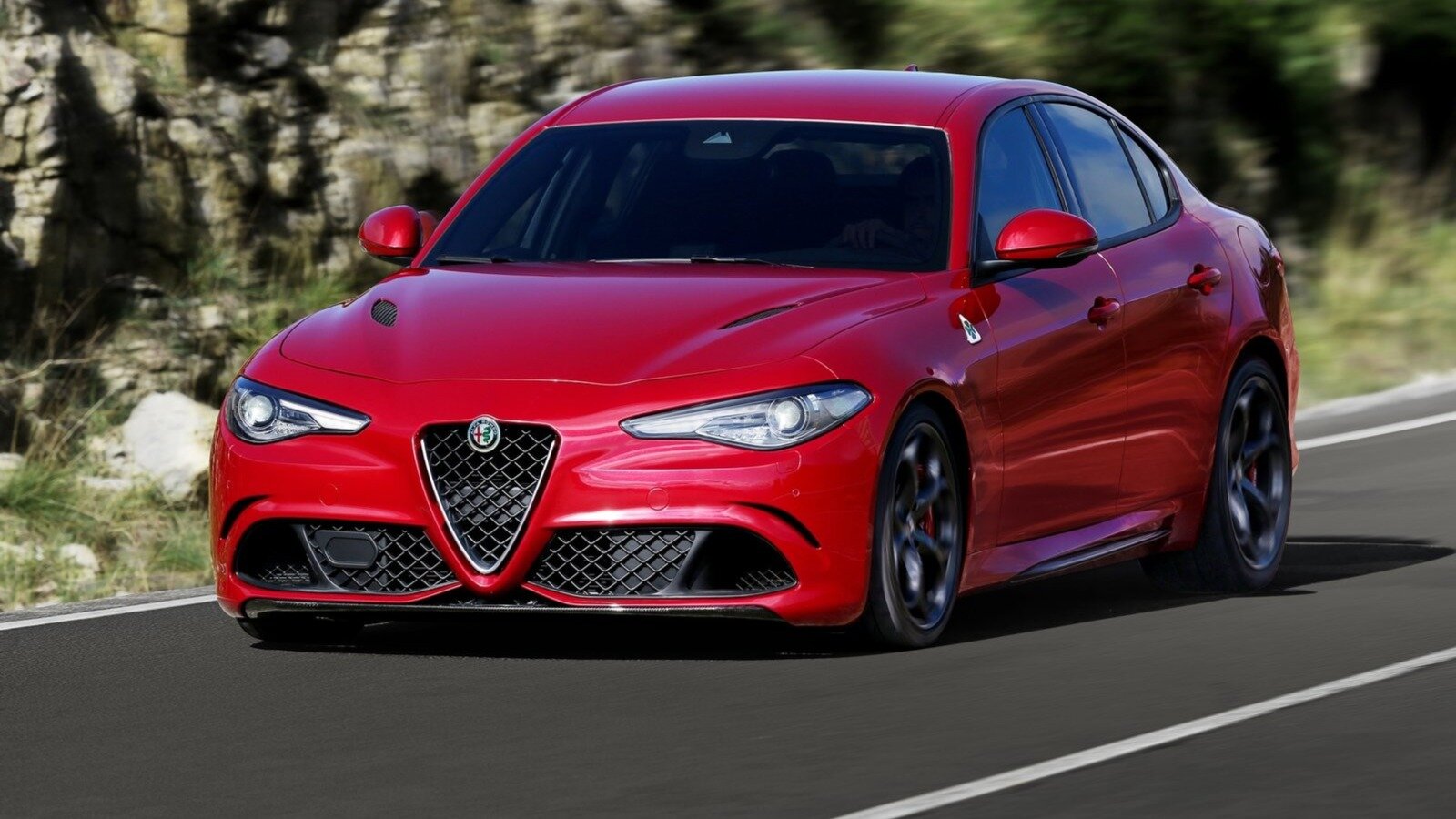 Двигатели 54 тысяч Alfa Romeo могут заглохнуть на ходу, но марка не спешит с отзывом