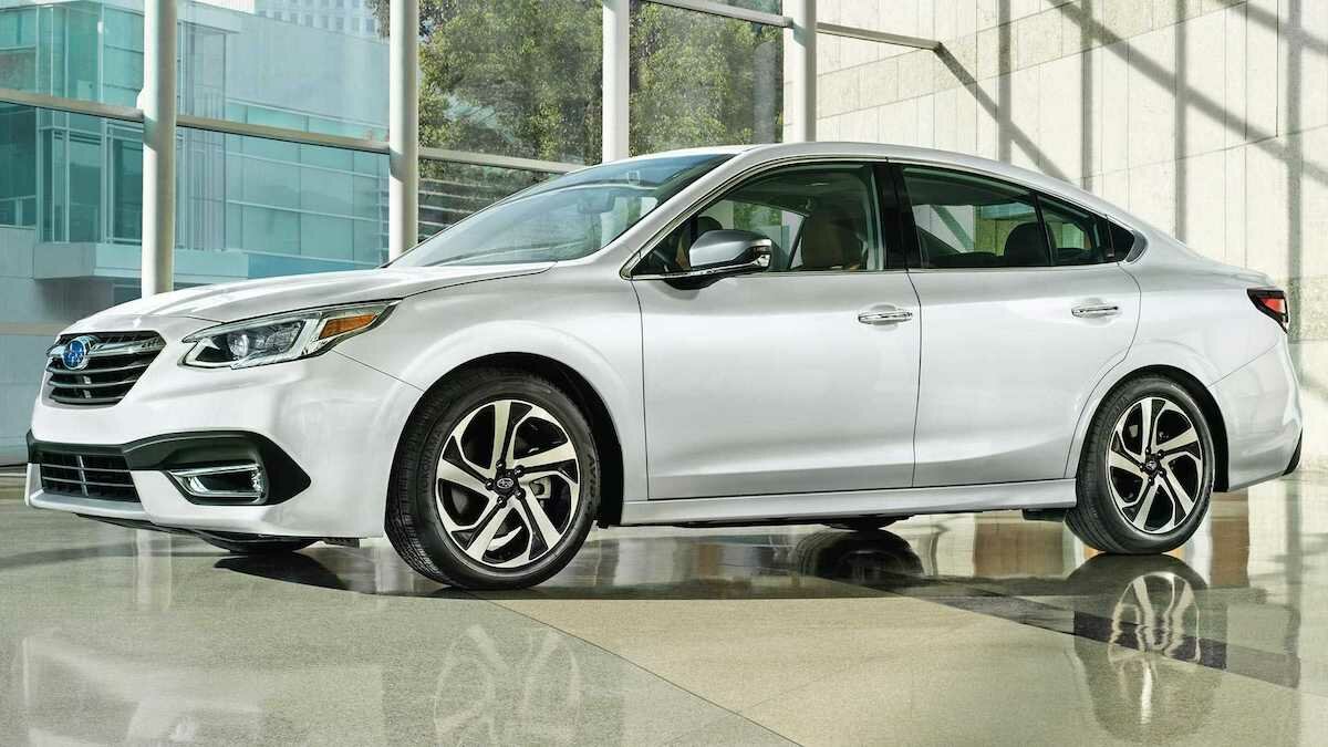Subaru Legacy получил турбомотор и 11,6-дюймовый вертикальный экран
