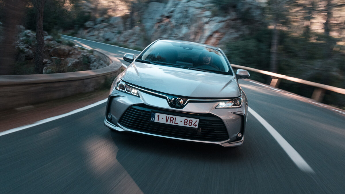 Вперёд батьки: тест новой Toyota Corolla – маленькой Камри с ценником от большой