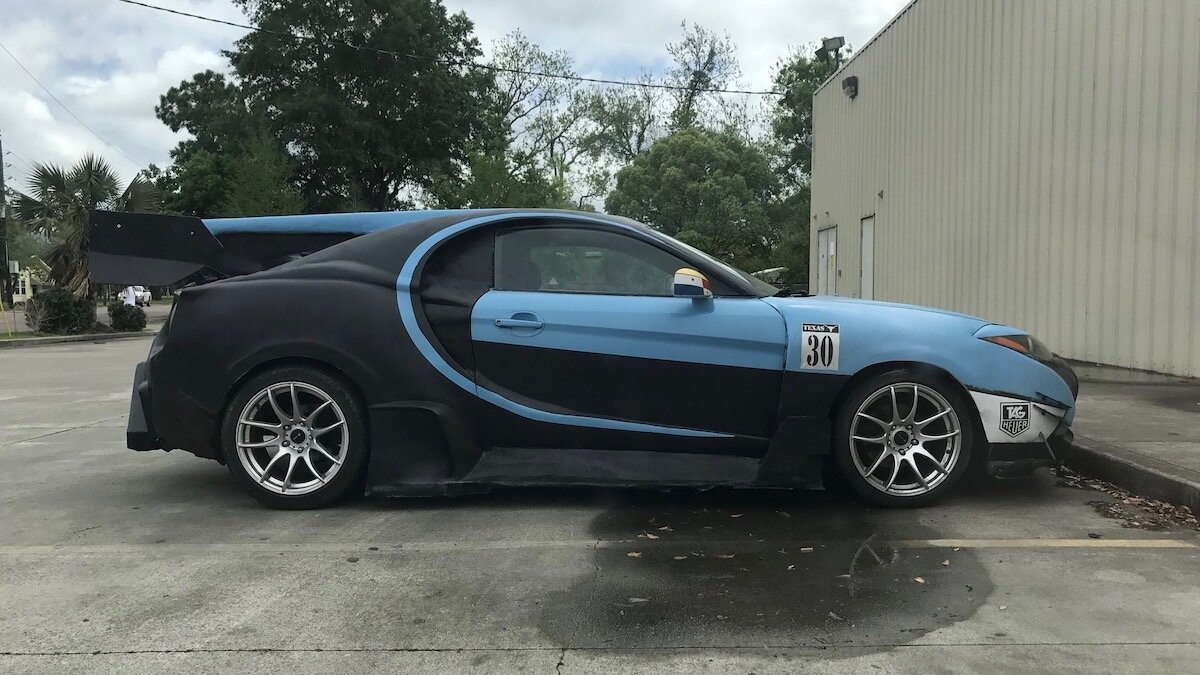 Кто-то попробовал сделать Bugatti Chiron из Hyundai Coupe. Получилось не очень