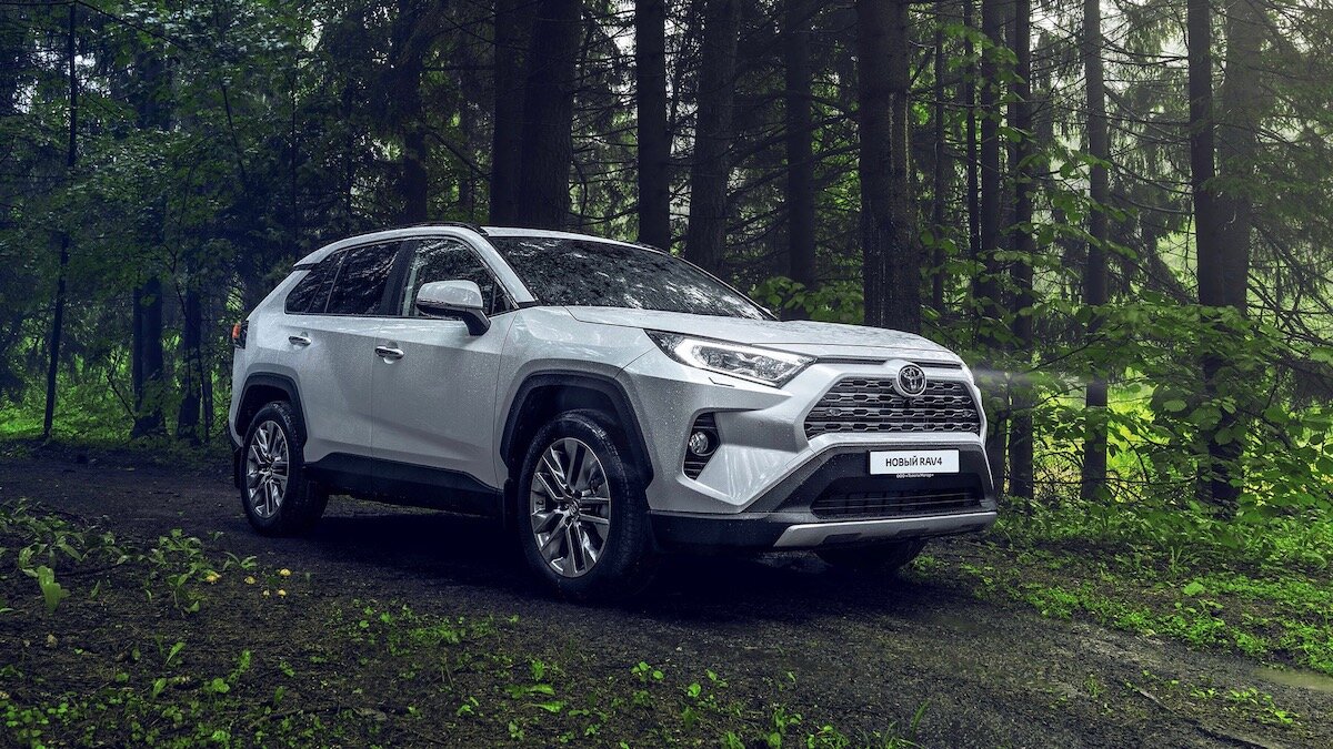 Названы сроки появления нового Toyota RAV4 в России