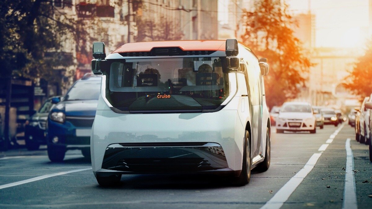 General Motors представил шаттл без руля и педалей, готовый к производству