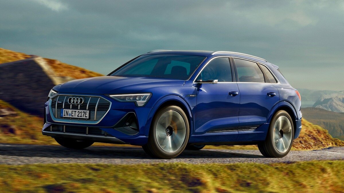 Электрокроссовер Audi напомнил владельцу о замене масла, которого нет