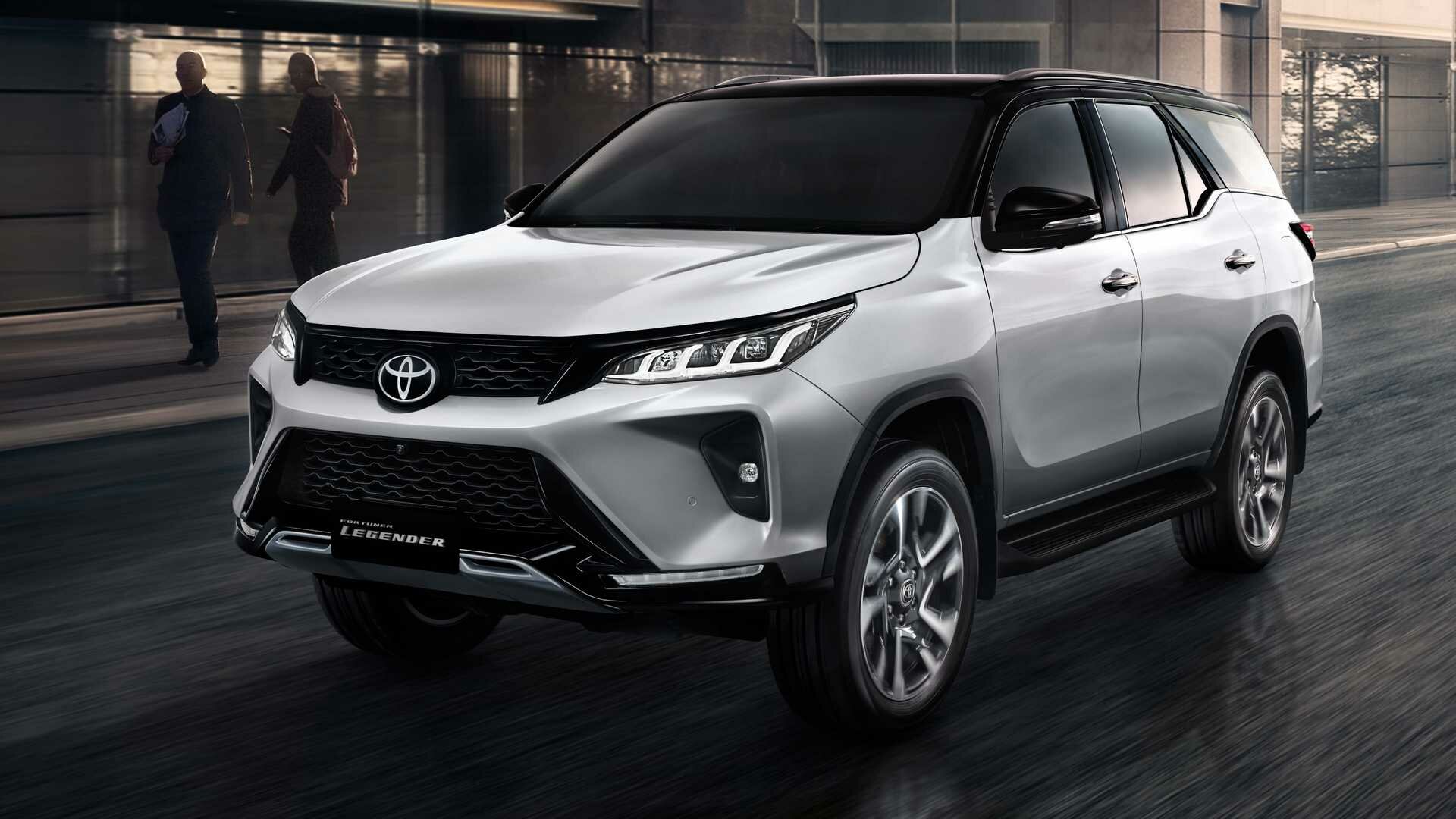 Toyota Fortuner и Hilux обновились, получив новую внешность и мощный дизель