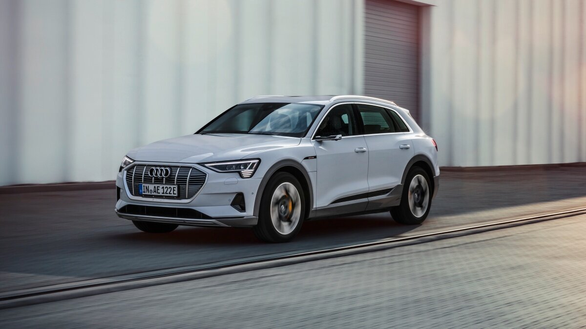 Электрический e-tron оказался самым дорогим кроссовером Audi в России