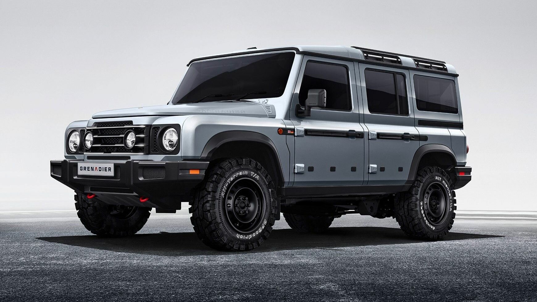 Появились фото замены классического Land Rover Defender