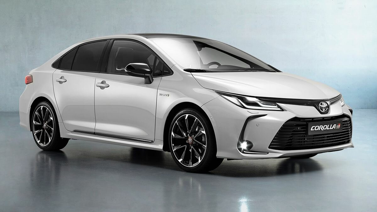 Седану Toyota Corolla добавили «спортивности». Он приедет в Россию