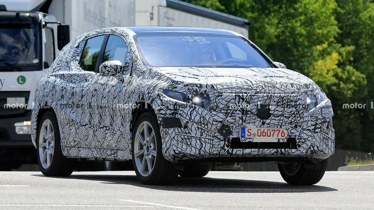 Электрический кроссовер Mercedes-Benz нового поколения вывели на тесты