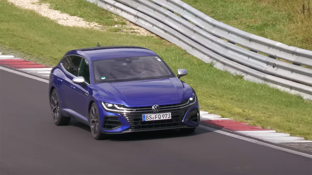 Серийный спортуниверсал VW Arteon R без камуфляжа сняли на видео