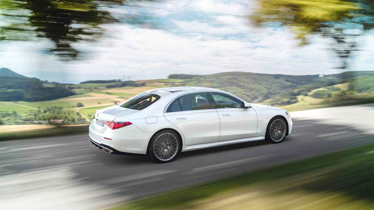 Новый Mercedes-Benz S-класса представлен официально: без ручек, но с планшетом
