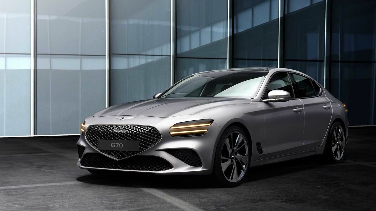 Седан Genesis G70 обновился. Теперь у него «двухэтажные» фары и современный салон