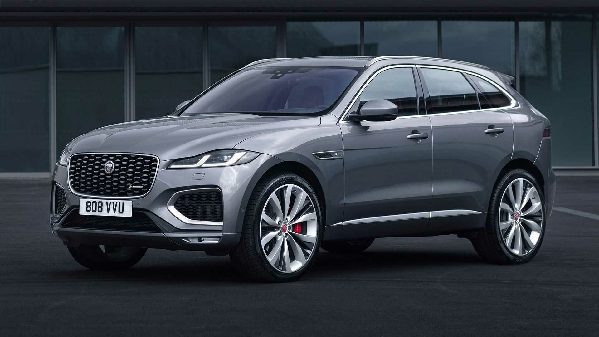 Jaguar F-Pace обновился: новый дизель, два модема и большой планшет