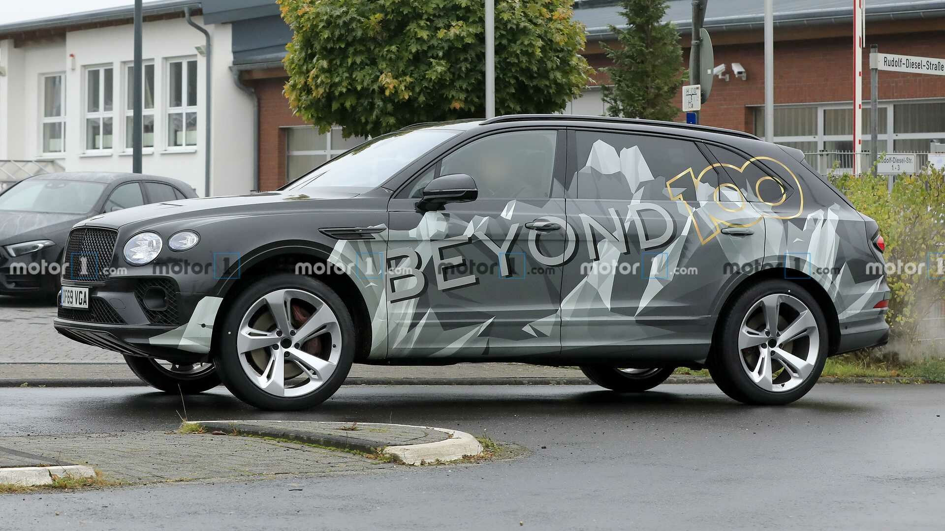 Появились первые фото удлинённого внедорожника Bentley Bentayga