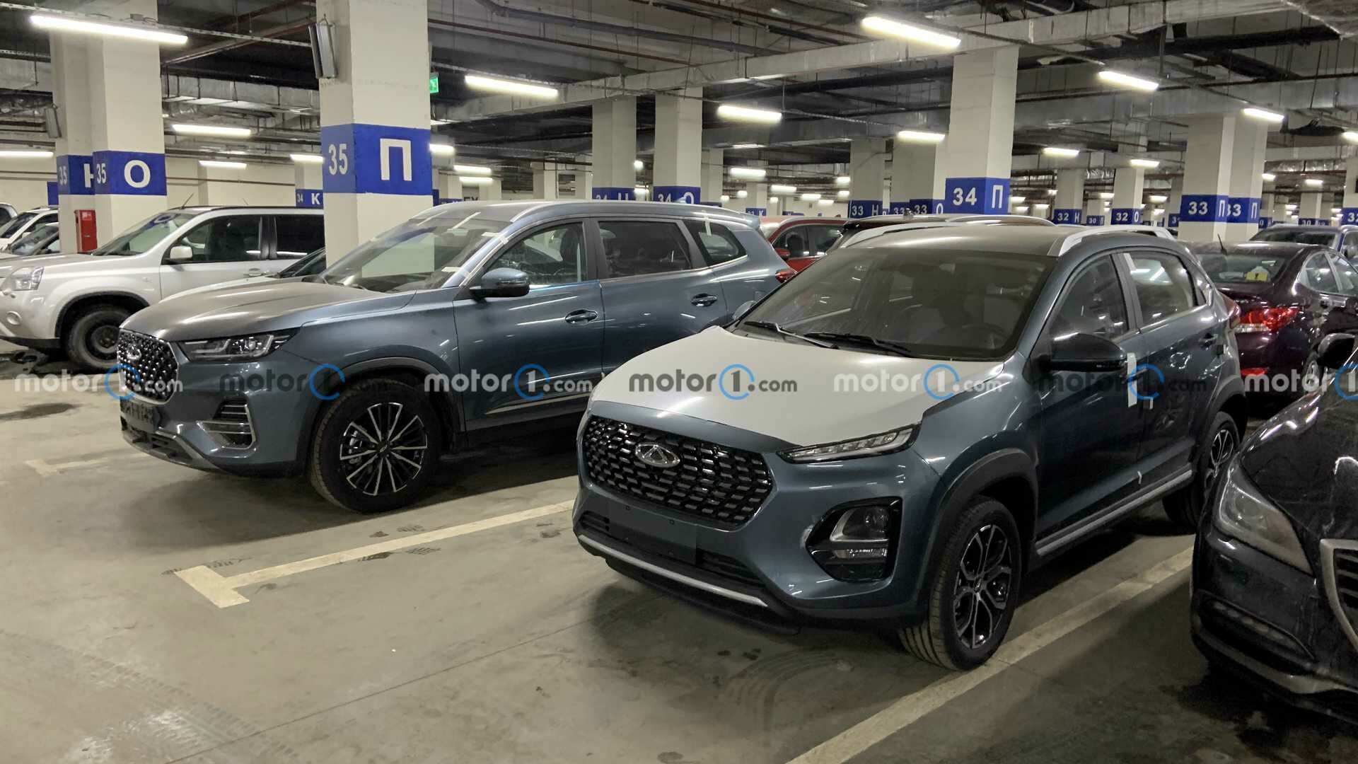 Два новейших кроссовера Chery заметили на парковке в Москве