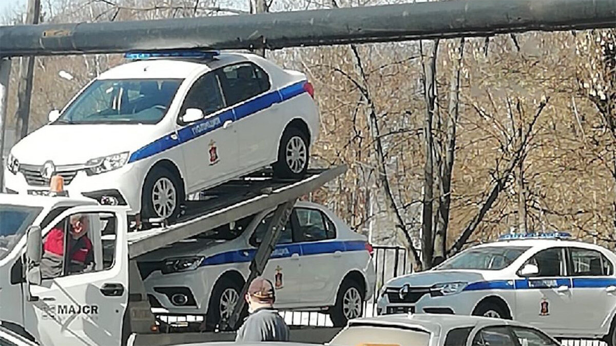 Уровень невезения 100%: химкинская «труба глупости» поймала машину полиции