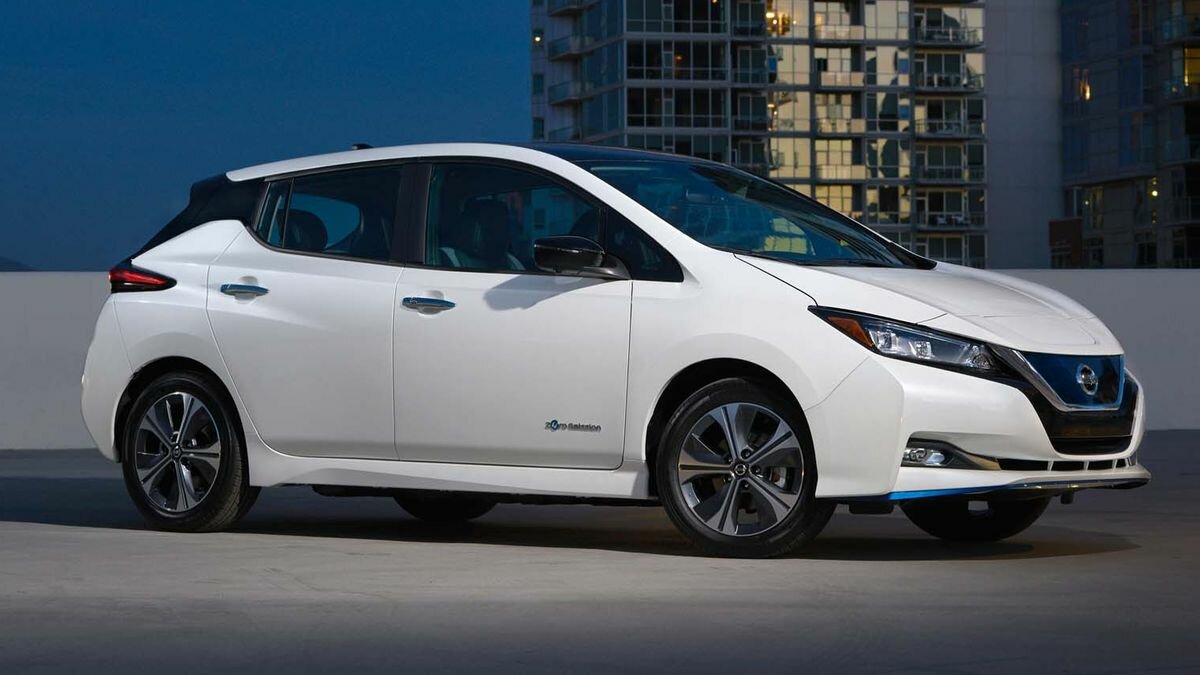 Дилер в США раздаёт электрокары Nissan Leaf почти бесплатно — в нагрузку к пикапам