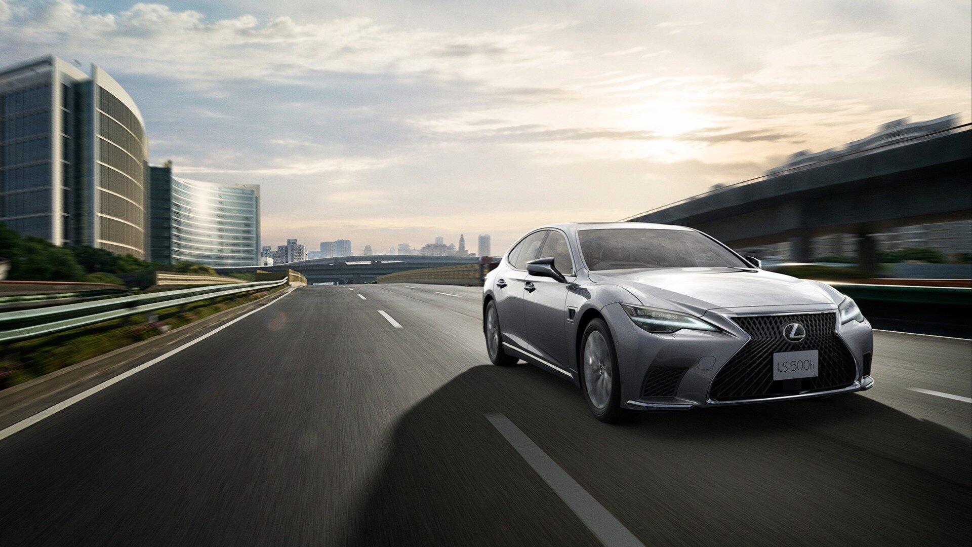 В Японии представили рестайлинговый Lexus LS: новая медиасистема и доработанная подвеска