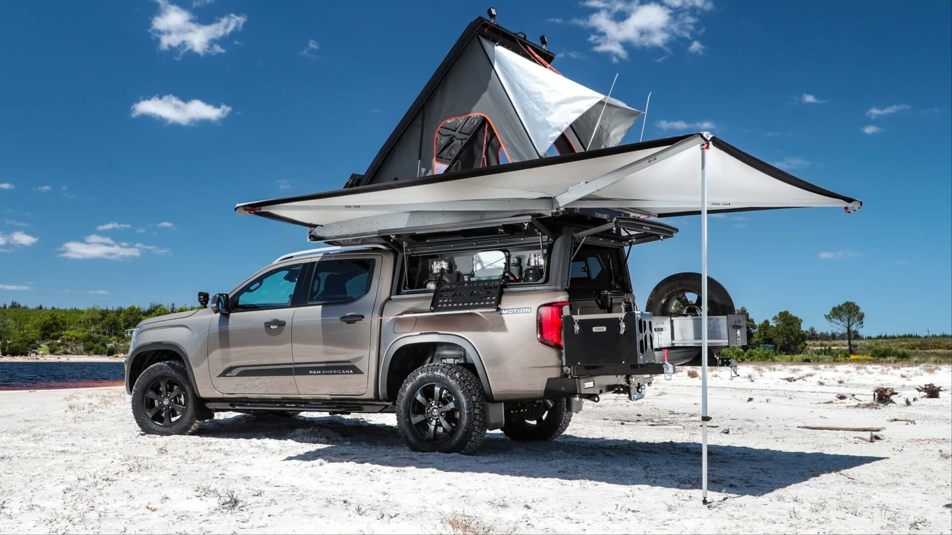 Специальный кунг способен превращать Volkswagen Amarok во внедорожный дом на колёсах