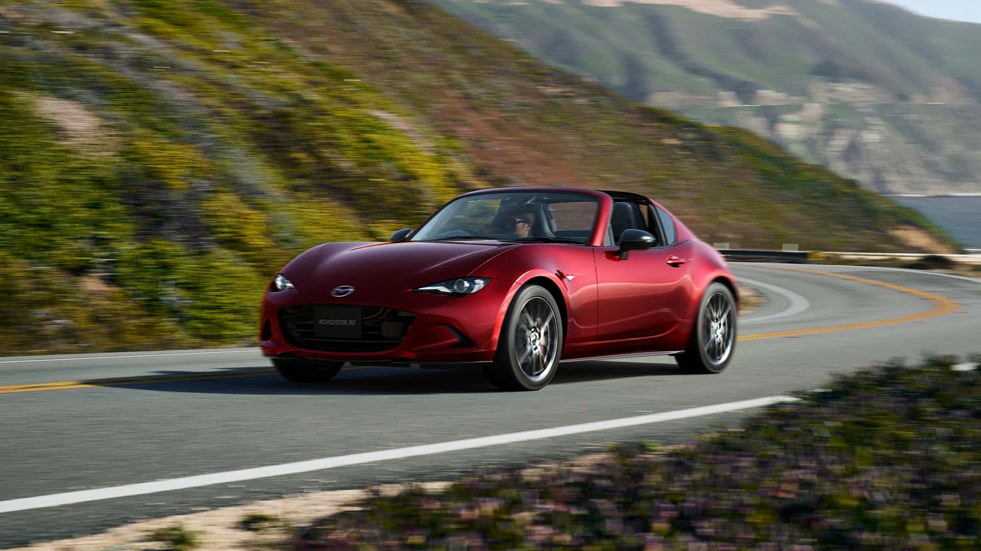 Родстер Mazda MX-5 получил новую оптику и современную медиасистему