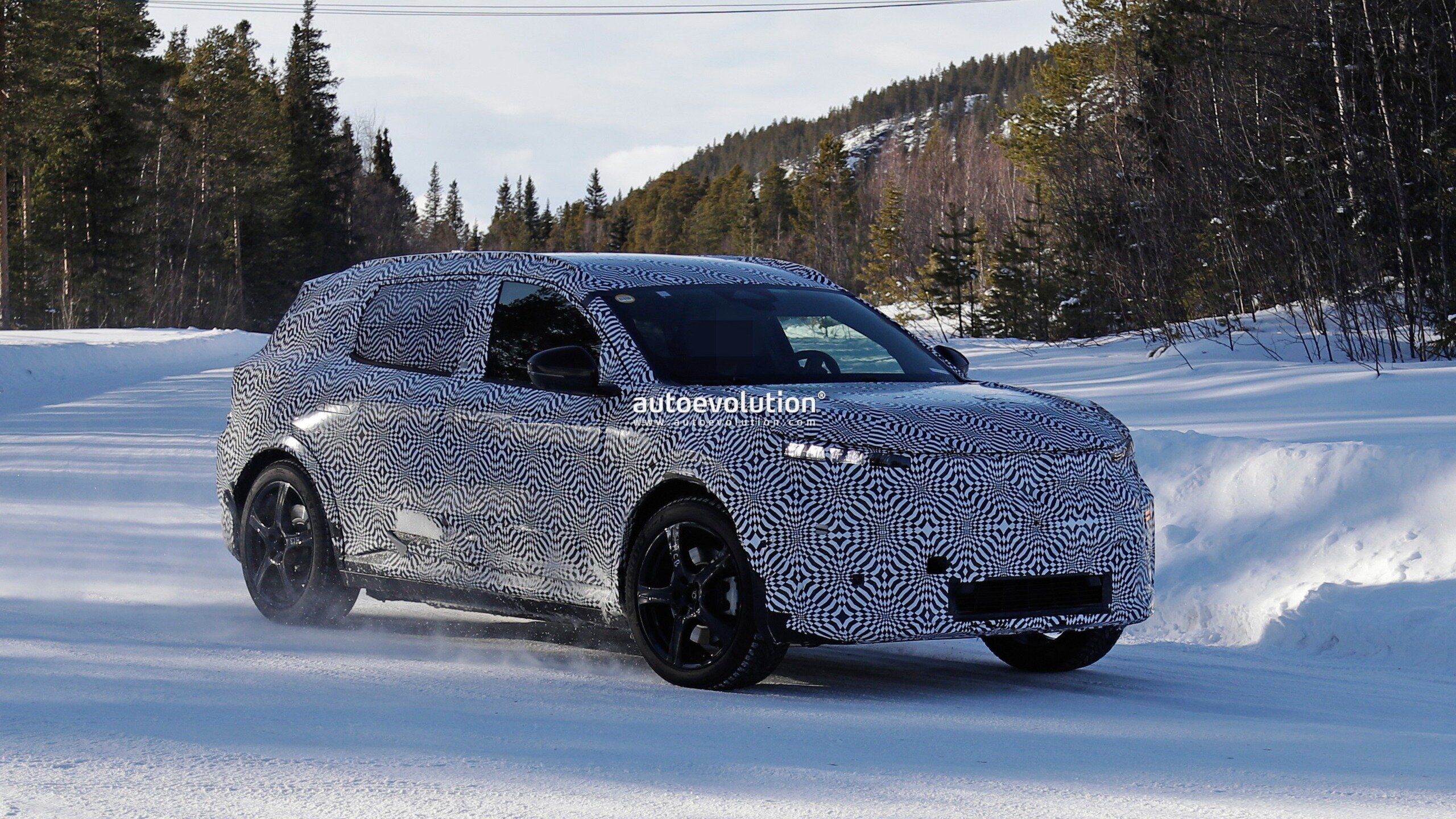 Новый Renault Scenic, который стал кроссовером, попался фотошпионам