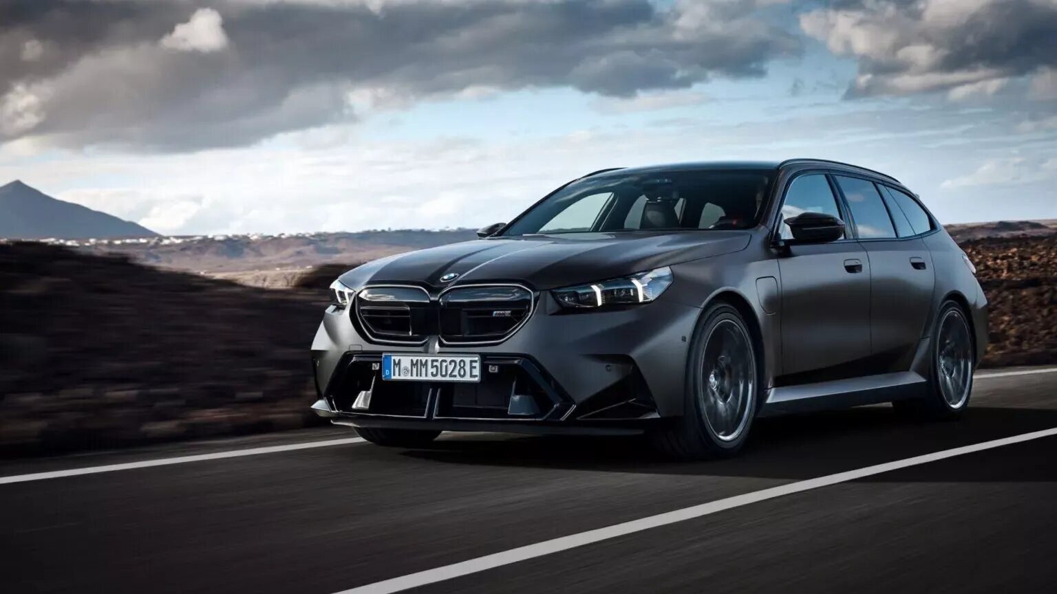 Новый универсал BMW M5: 727 сил, 3,6 секунды до сотни и 67 км на электричестве
