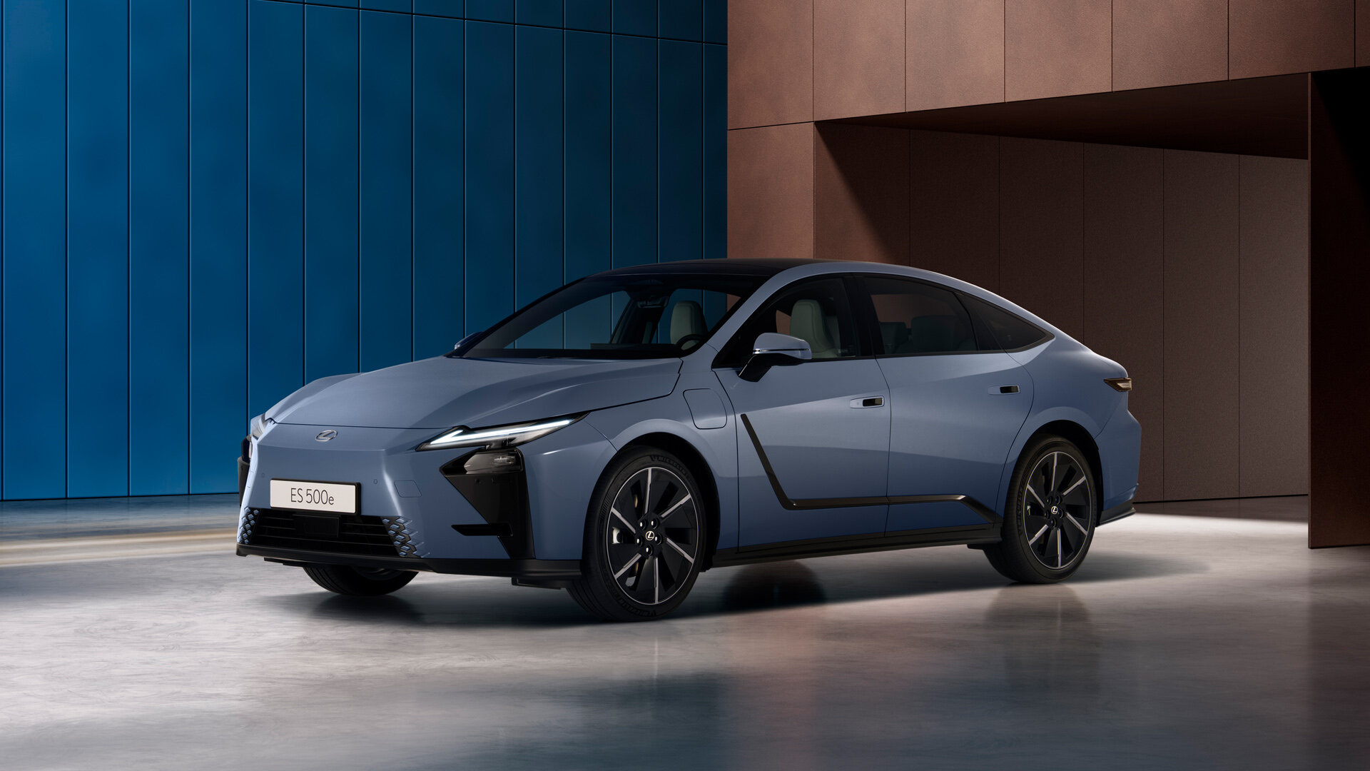 Lexus представил новый седан ES для Европы