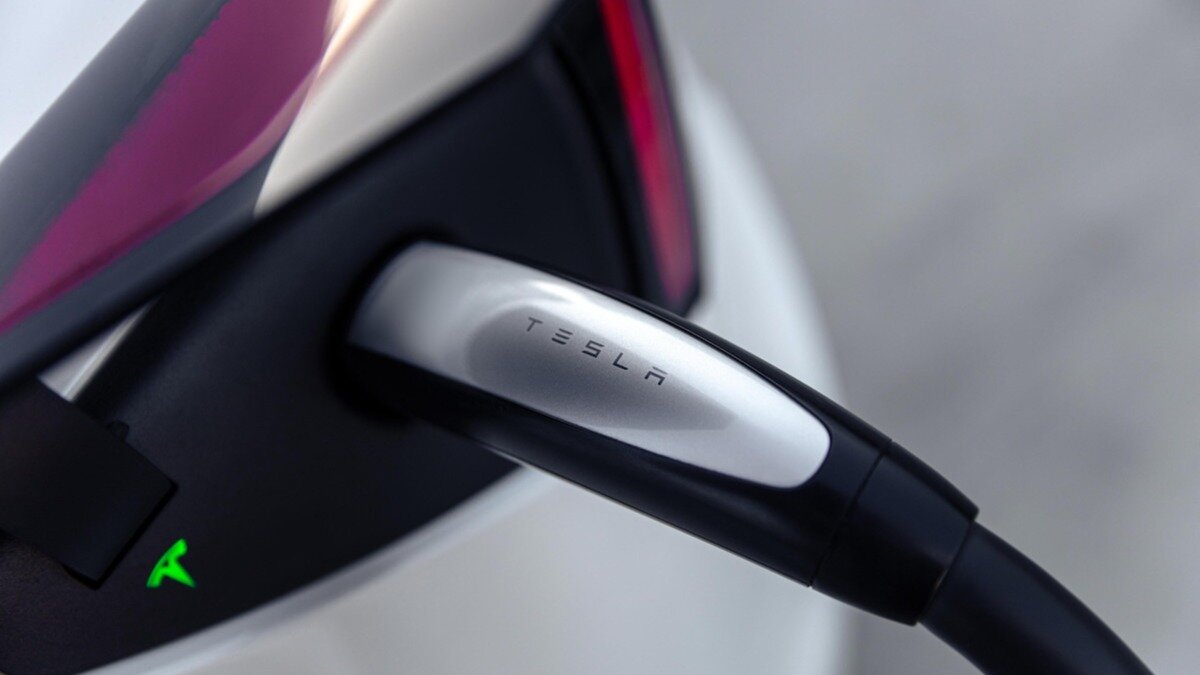 Tesla исключила зарядный кабель из комплектации электрокаров