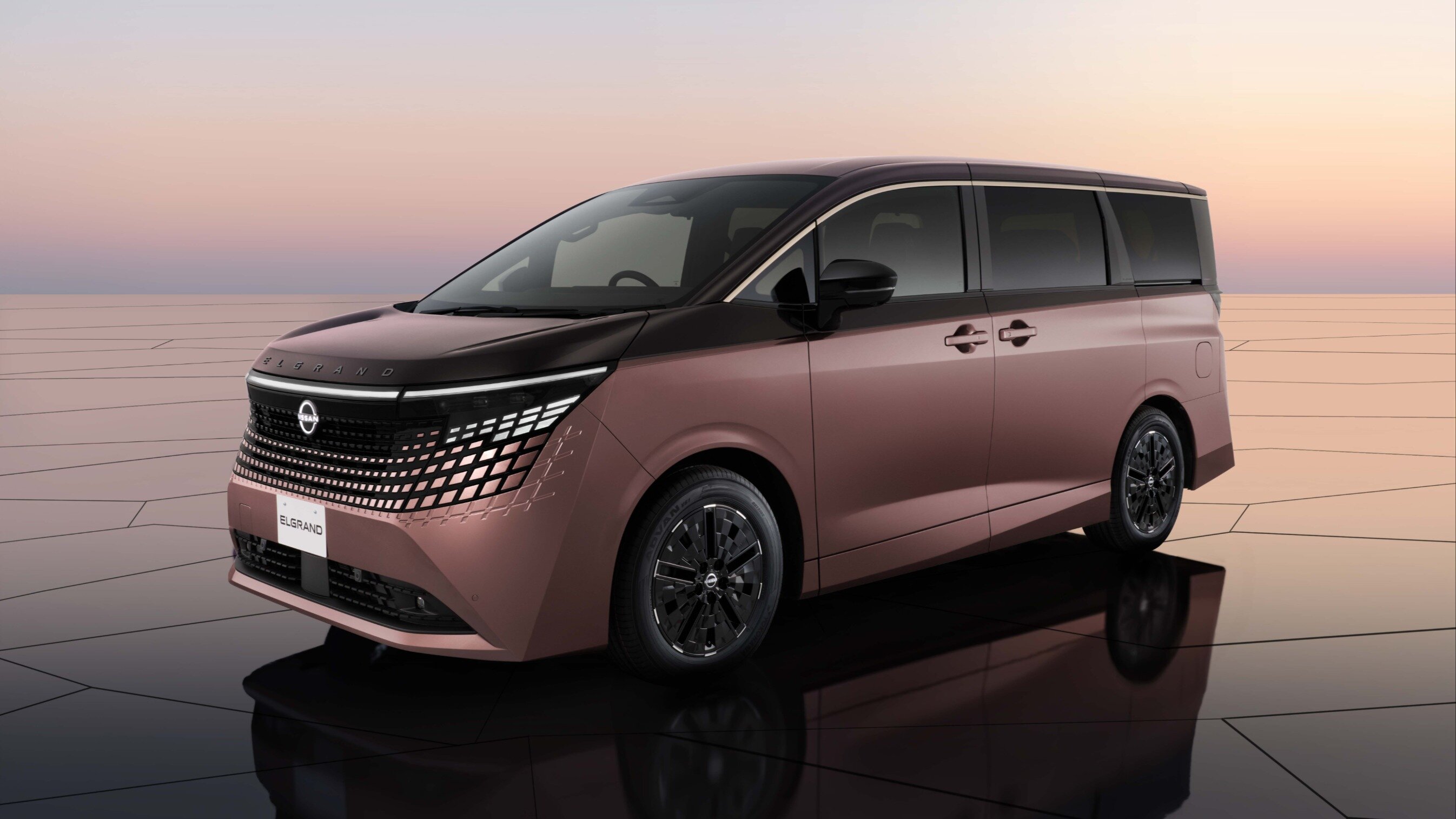 Минивэн Nissan Elgrand сменил поколение спустя 15 лет