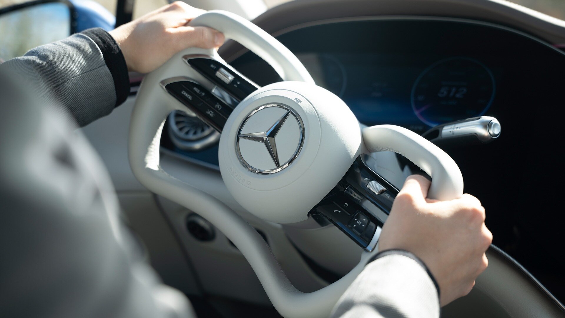 Mercedes-Benz EQS получит штурвал вместо руля
