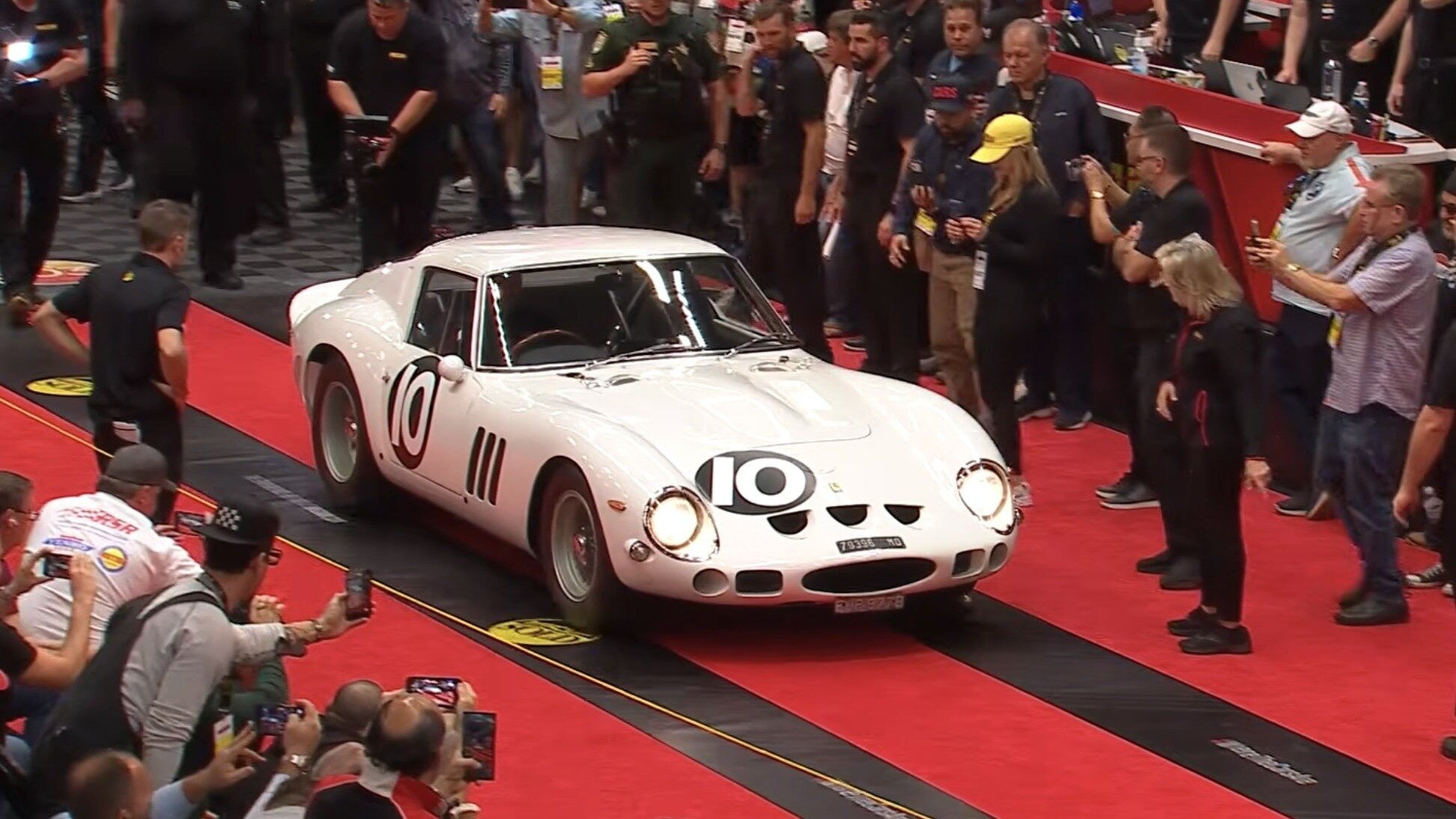 Редчайшую Ferrari 250 GT белого цвета продали на аукционе за 35 миллионов долларов, но это не рекорд