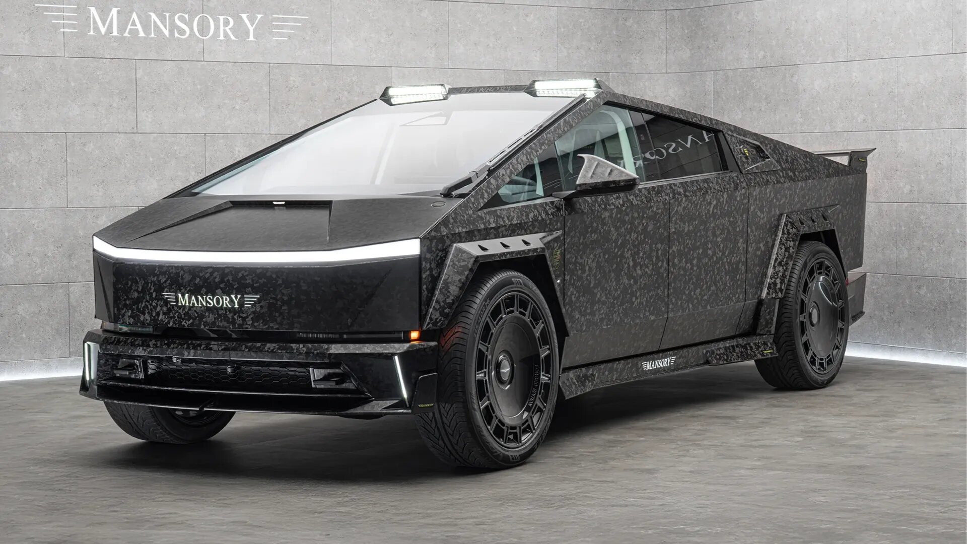 Ателье Mansory показало полностью карбоновый Tesla Cybertruck