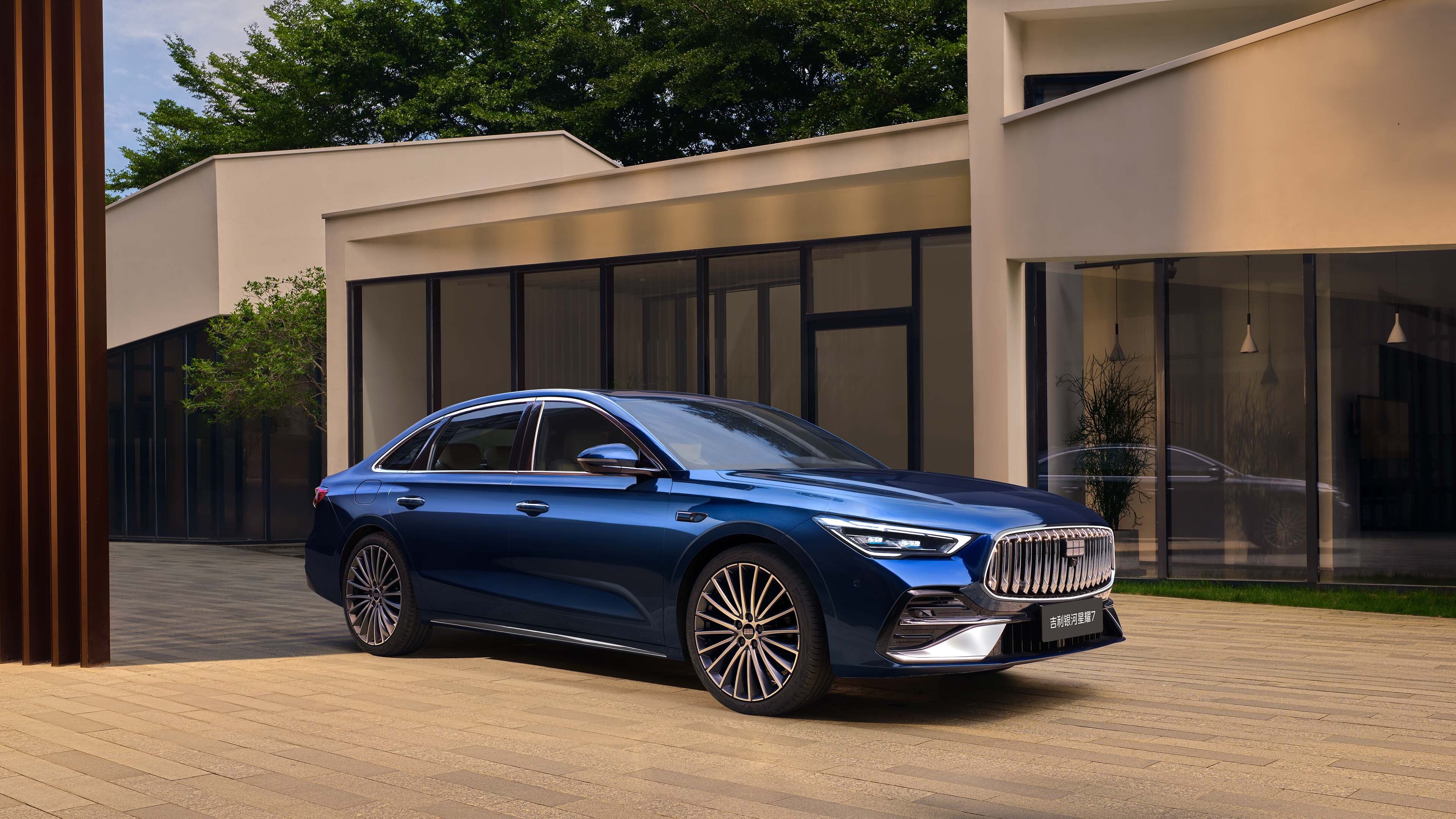 Geely показал седан с полным приводом и расходом 2 литра на 100 километров