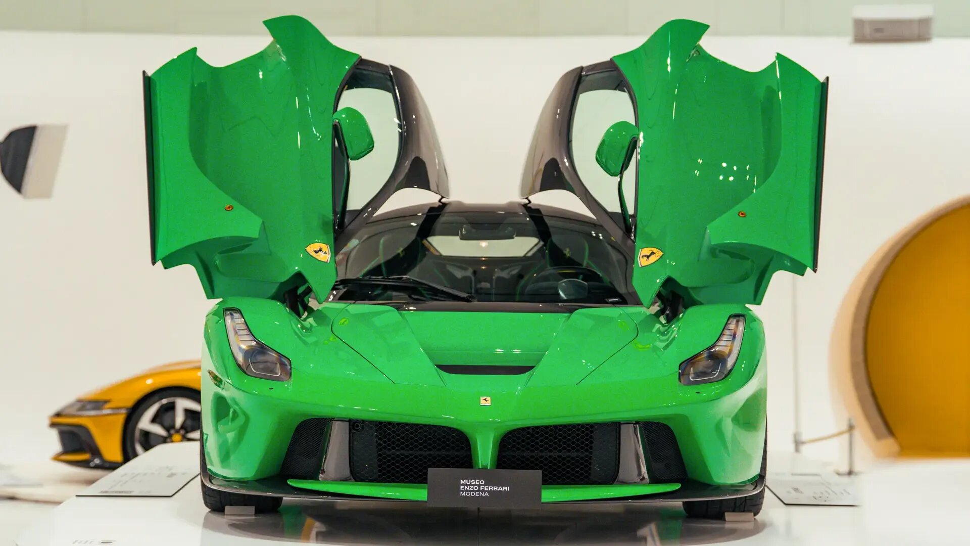 Уникальную LaFerrari известного музыканта оценили в 4,5 миллиона евро