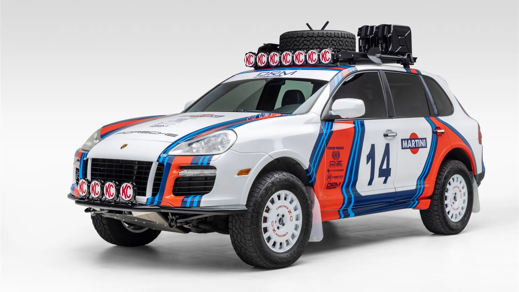 На аукцион выставили старый Porsche Cayenne в раллийном стиле — за него дают всего 20 тысяч долларов
