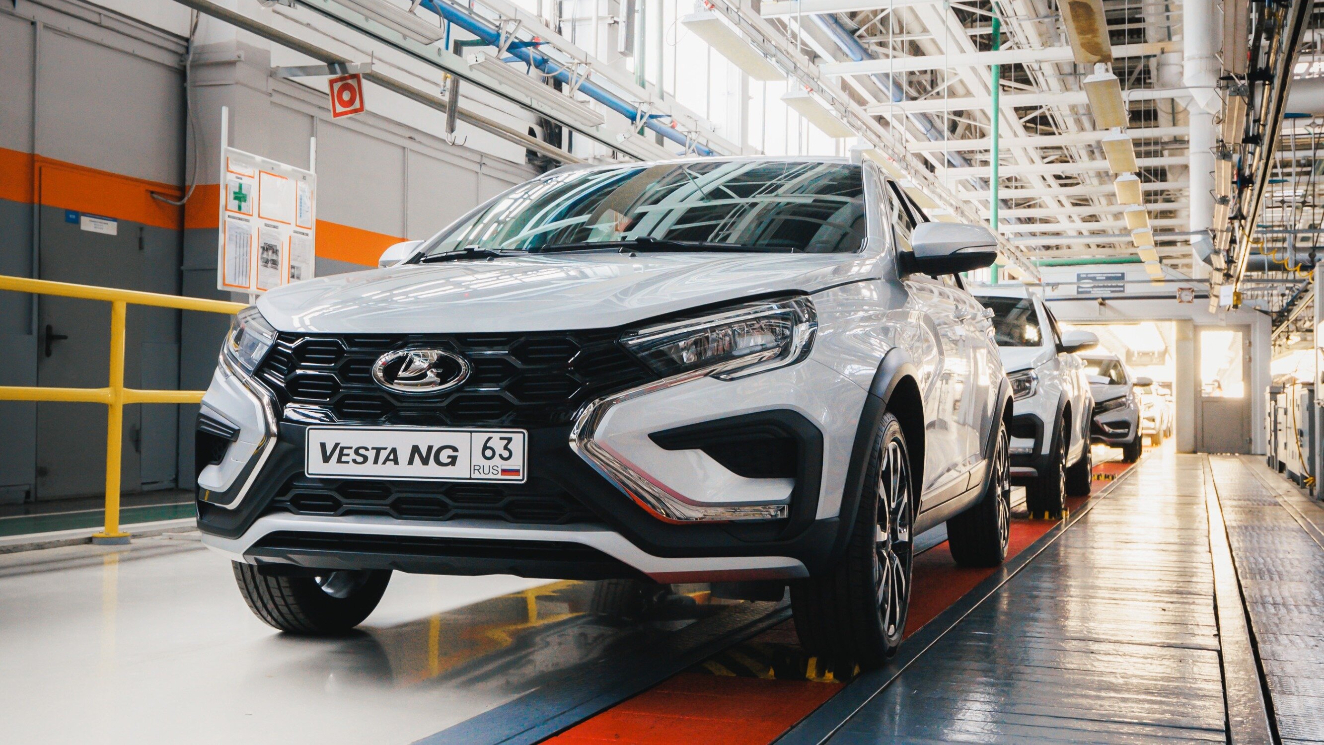 Производство автомобилей Lada в Тольятти снизится на 40 процентов