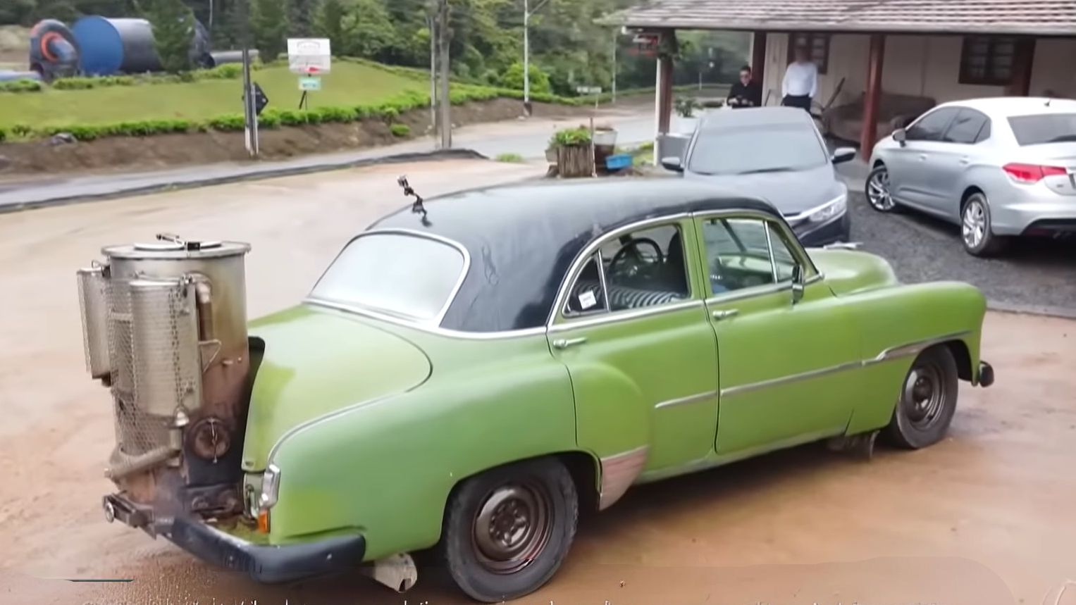 Chevrolet Styleline Deluxe на дровах уже почти полвека ездит по Бразилии: видео