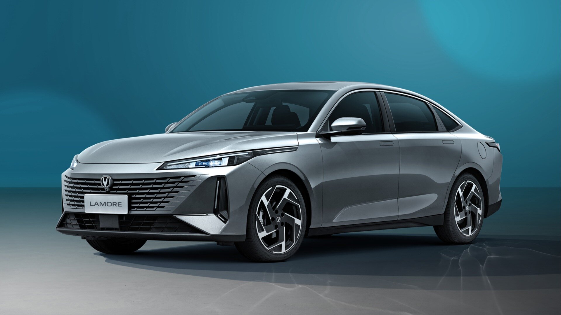 Седану Changan Lamore русифицировали медиасистему