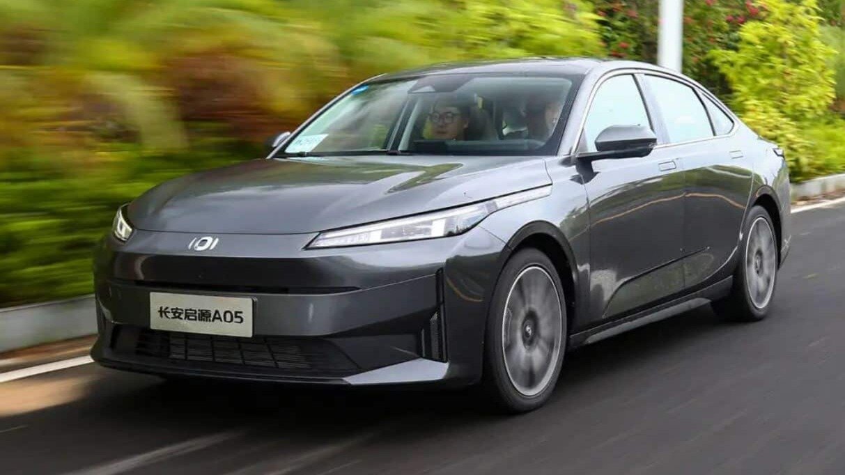 Changan вывел на рынок гибридный аналог седана Lamore за 1,2 миллиона рублей