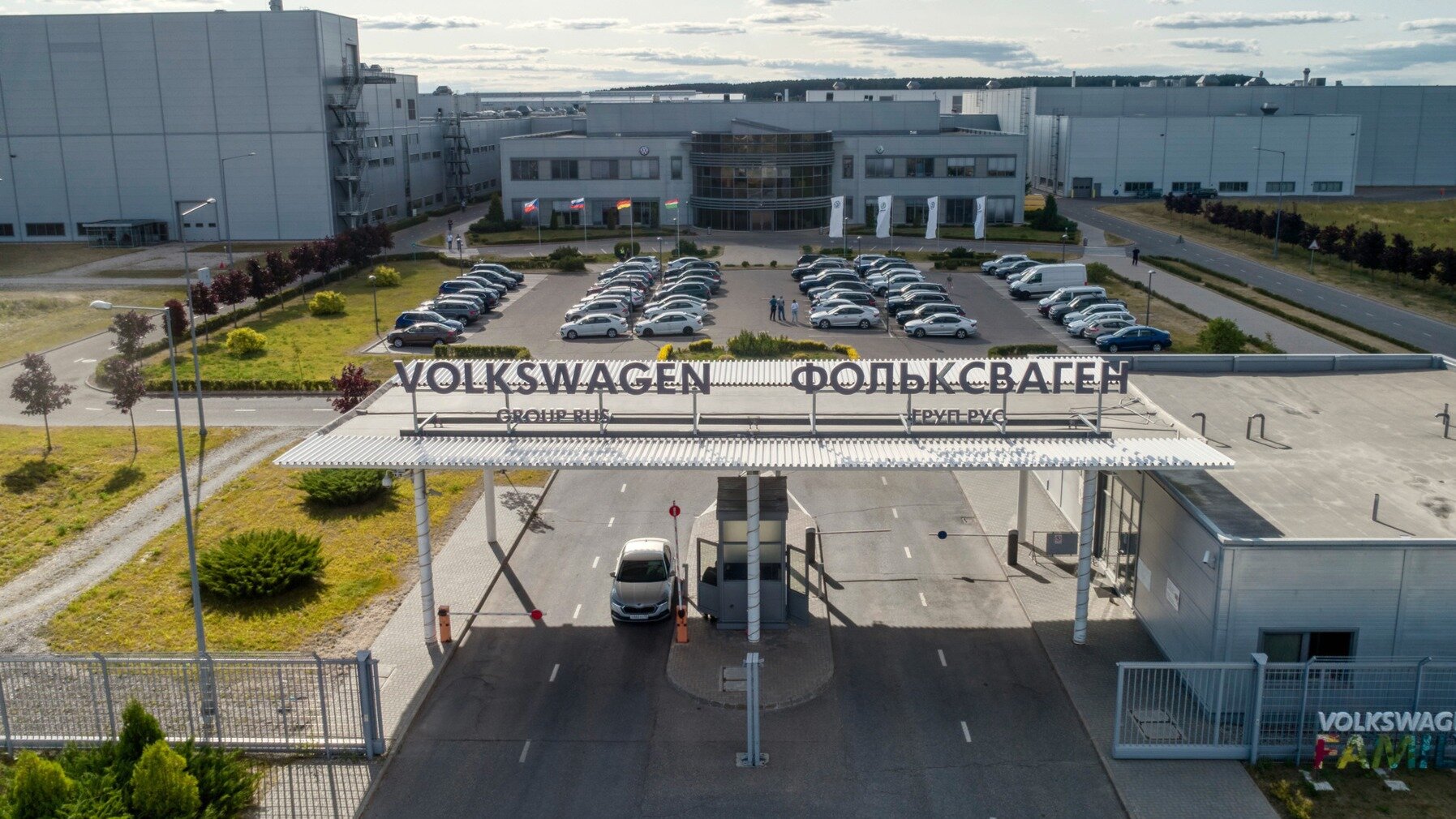 Топ-менеджер Porsche предлагал выпускать в России Шкоды под видом «Волг»