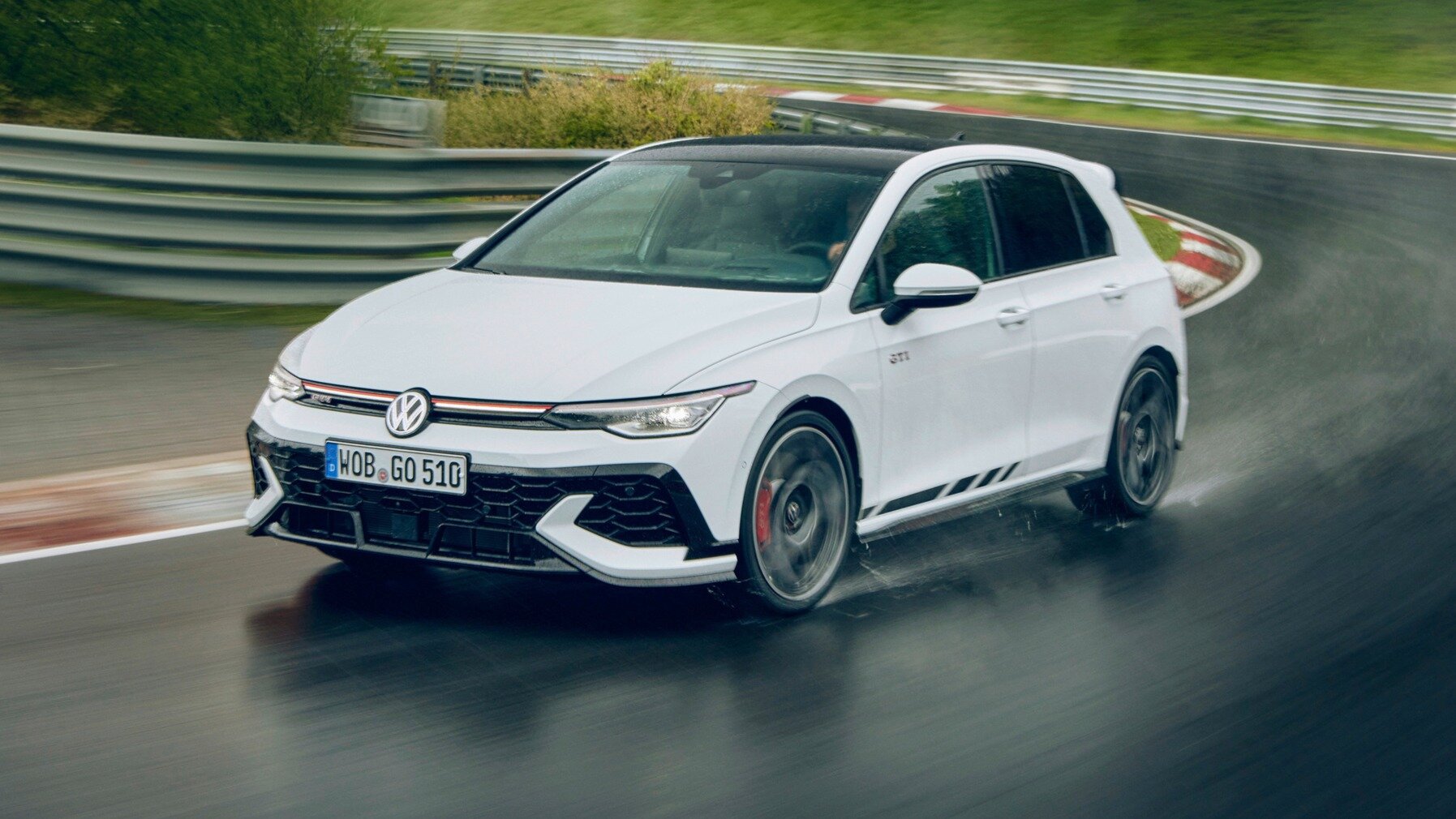 VW Golf GTI Clubsport после обновления сохранил 300-сильный мотор