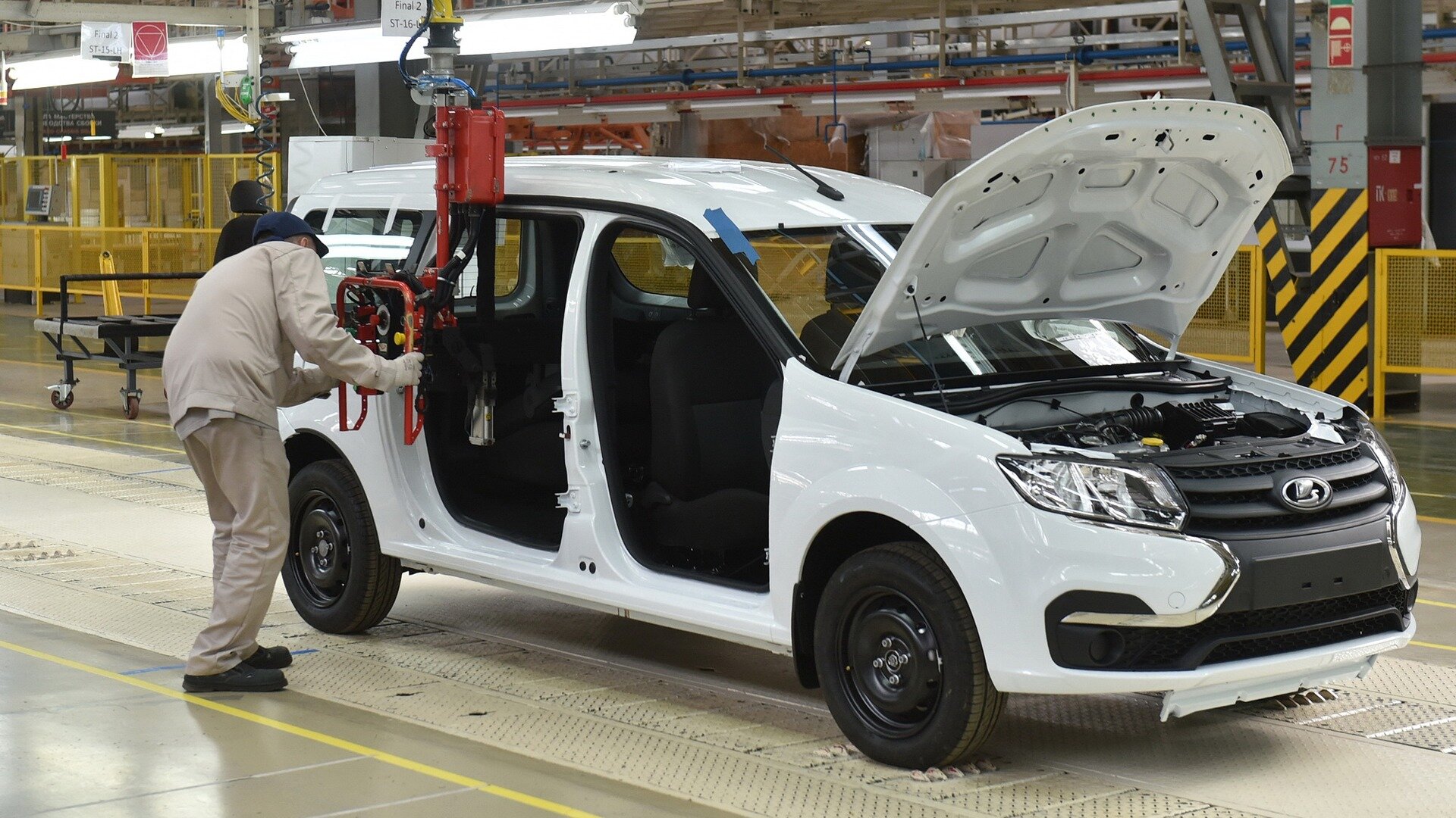 АвтоВАЗ возобновил продажи Lada Largus, но готовит сервисную кампанию
