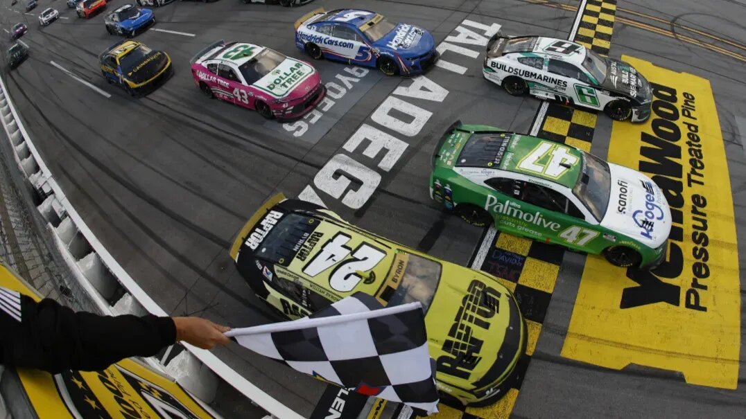 В самую крупную аварию в истории NASCAR попали 27 машин