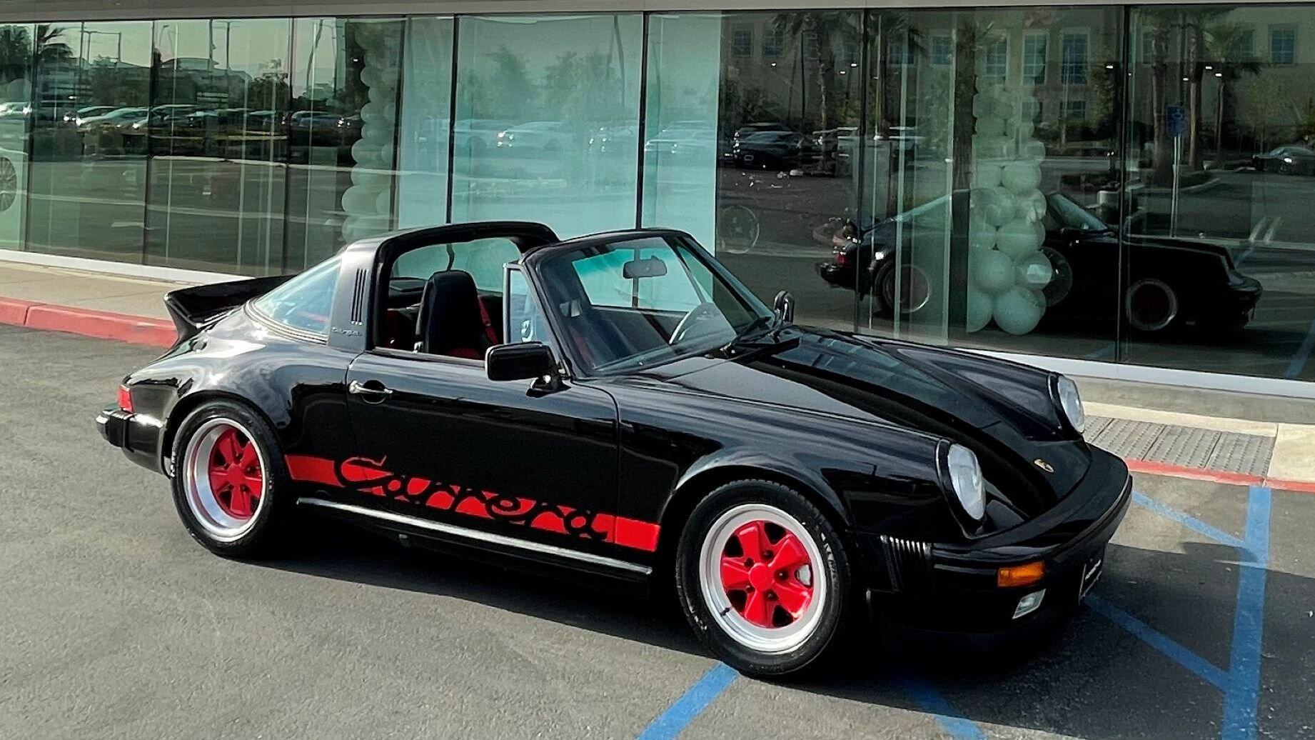 Взгляните на классический 911 Targa, который победил в конкурсе по реставрации Porsche Classic