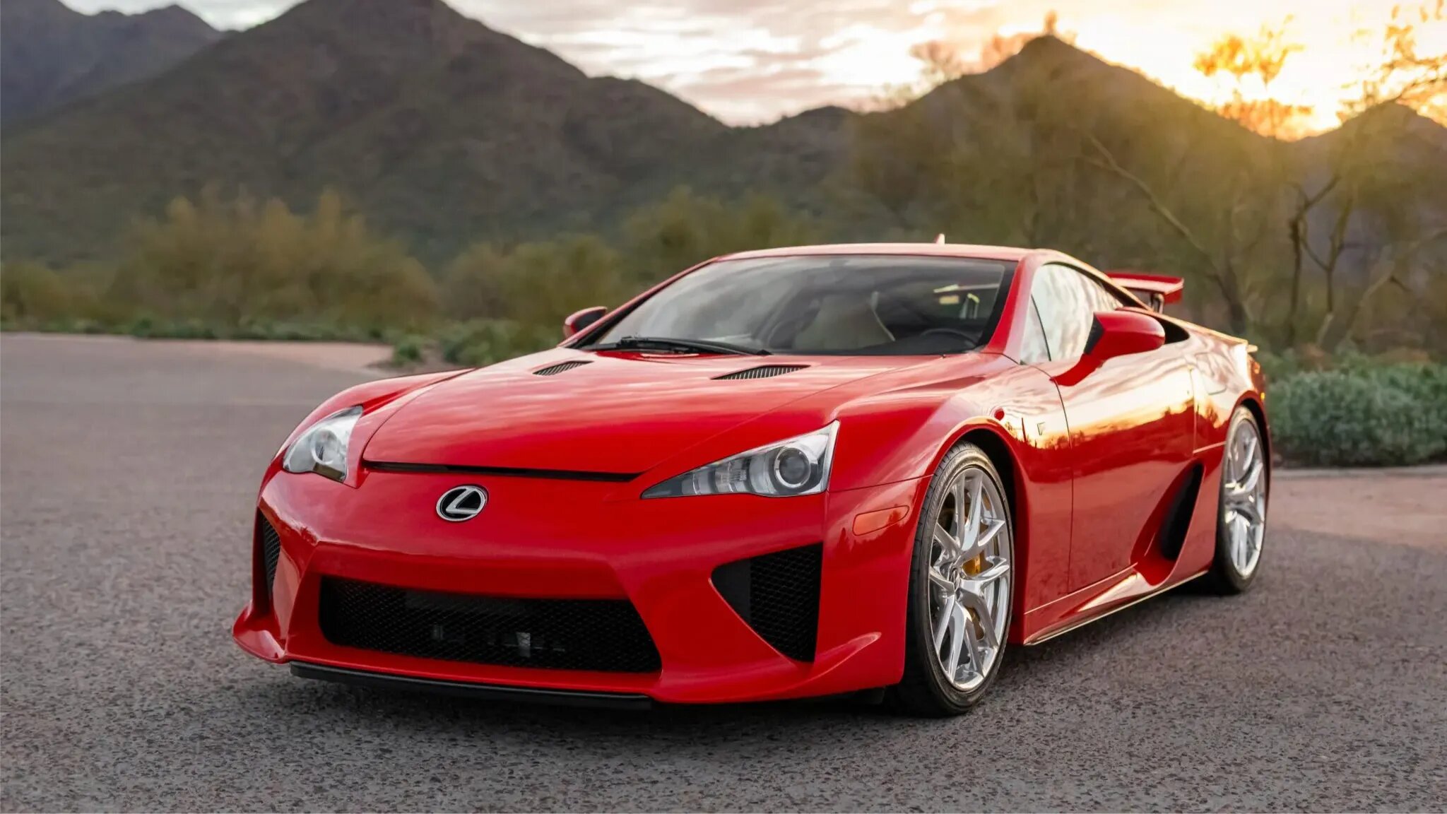 За 13-летний Lexus на аукционе предлагают 753 тысячи долларов