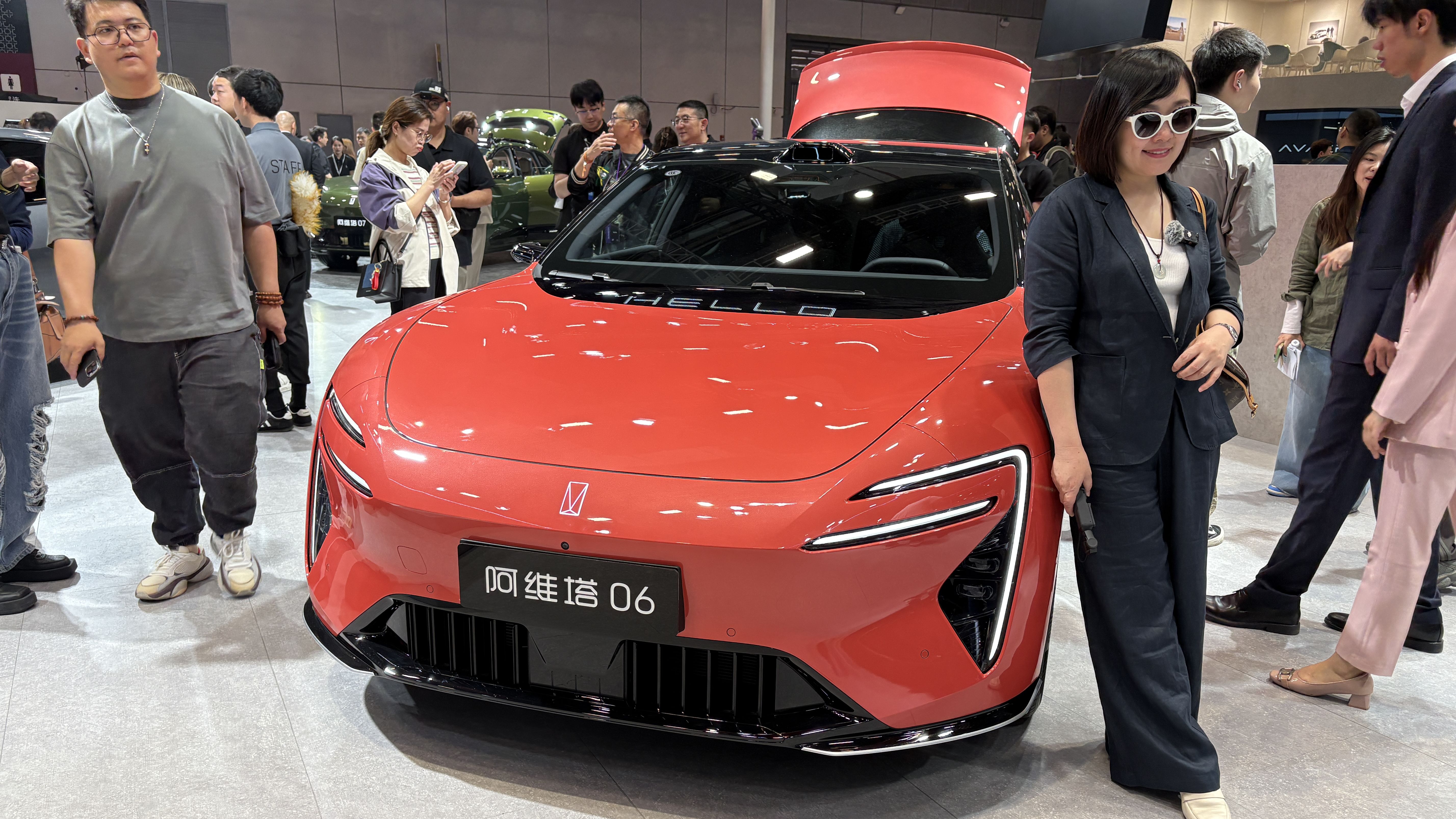 В Шанхае дебютировал седан Avatr размером с Toyota Camry, он появится и в России