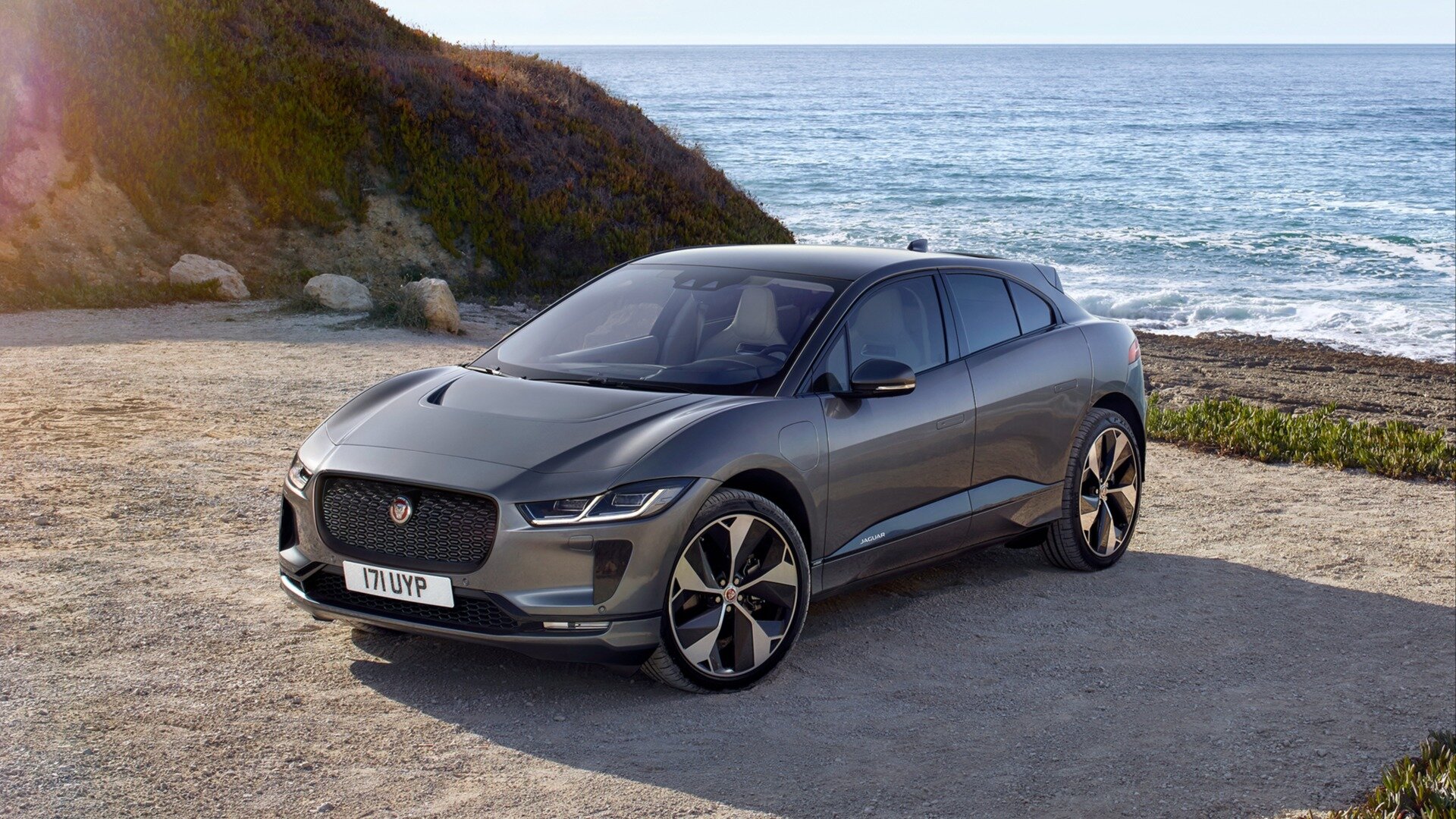 Jaguar отзывает электрокары I-Pace первого года выпуска — они могут загореться