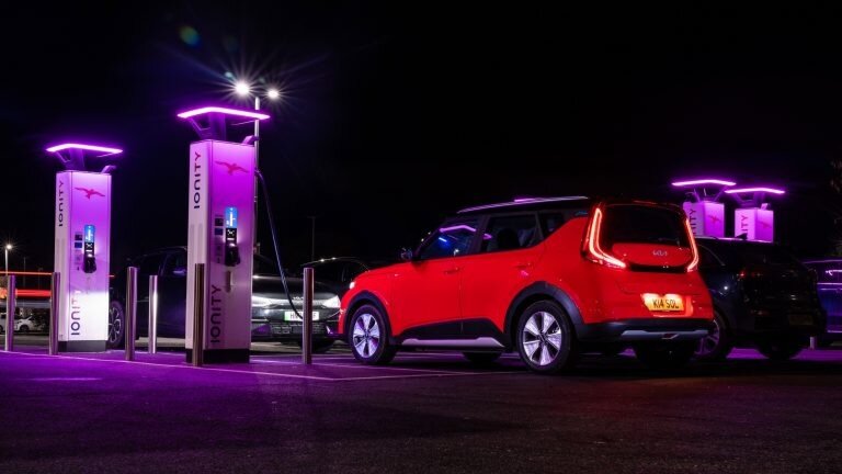 Зарядные станции Kia в Европе будут использовать на 100 процентов энергию ветра