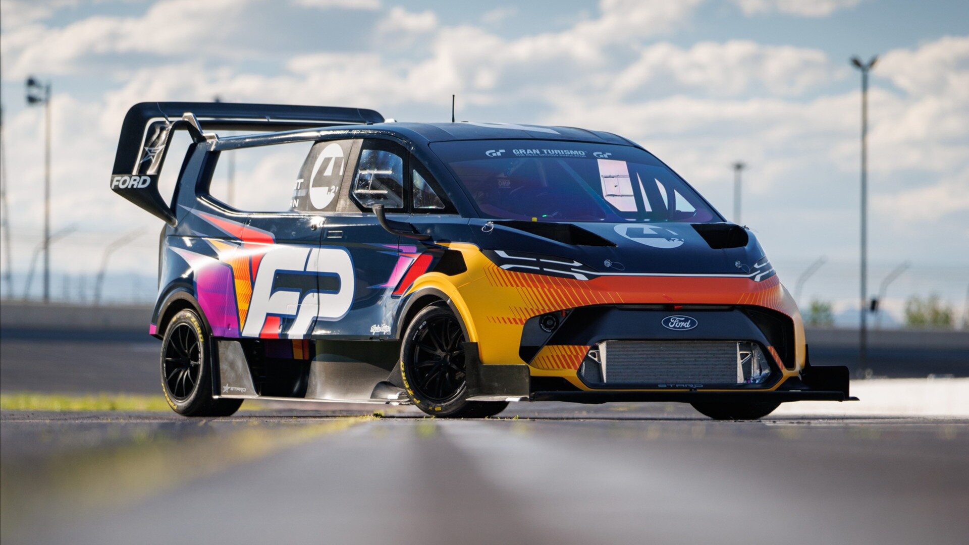 Ford построил 1400-сильный фургон Transit для «гонки в облака»