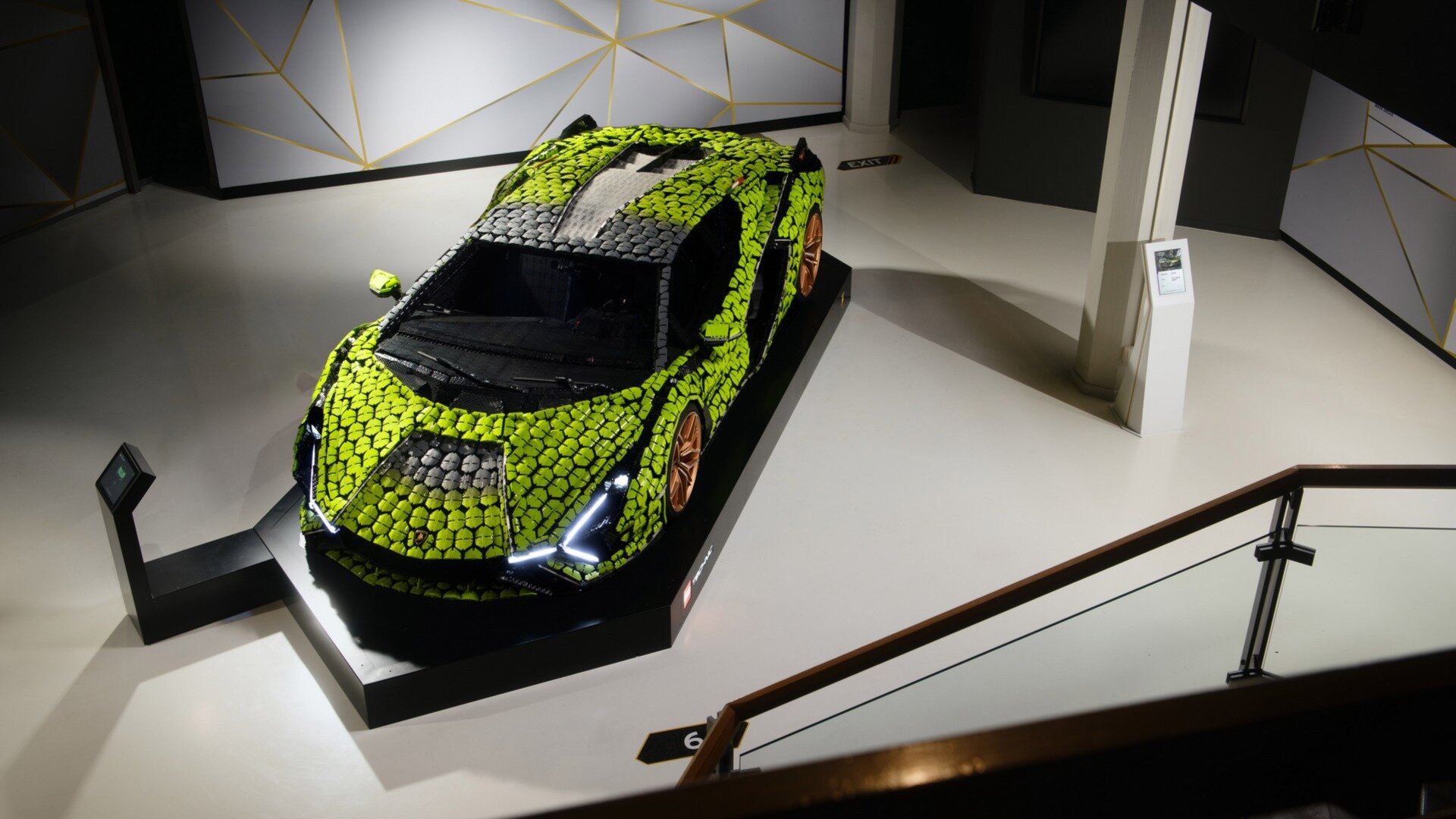 На копию Lamborghini Sian из Lego потратили больше 400 тысяч деталей